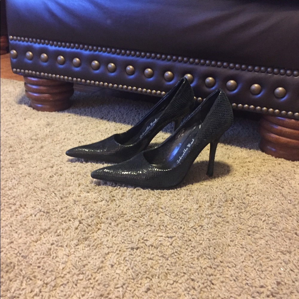 Super Sexy Black Snakeskin Pumps
